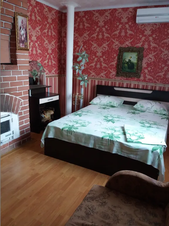 Большой дом-дача с двором, бассейном, беседкой, мангалом