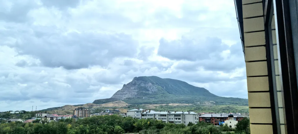 Уютная квартира с видом на гору Змейка