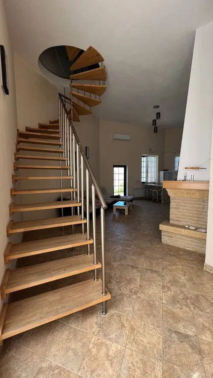 Большой коттедж