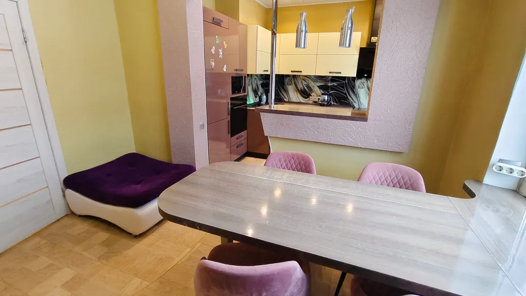 Трёхкомнатная квартира с большой кухней-гостиной возле Биг Вуд