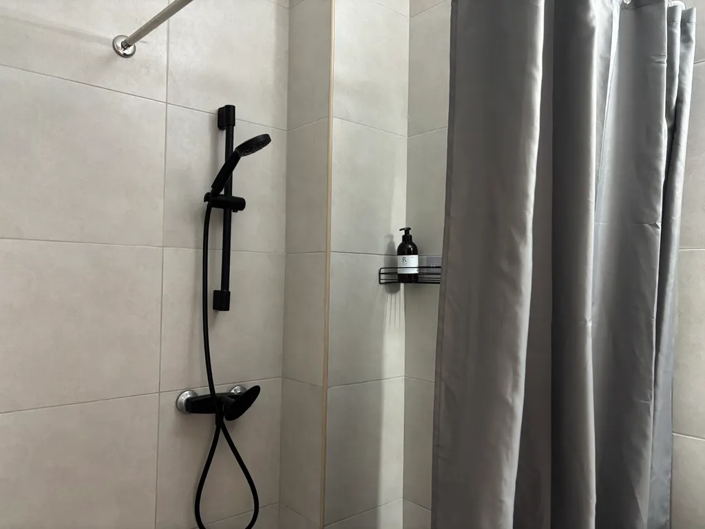 Студия рядом с песочным пляжем и бассейном