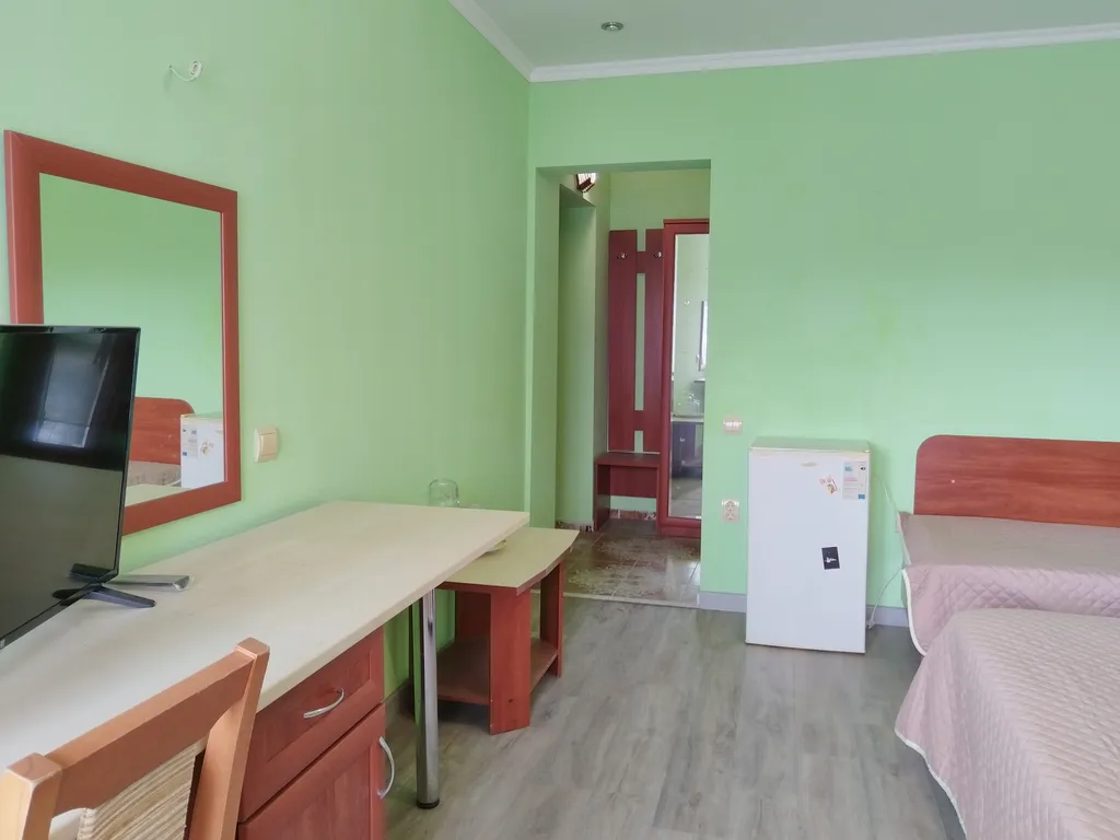 Квартира Квартира Четырехместный номер в гостевом доме Легенда с бассейном. — Анапа