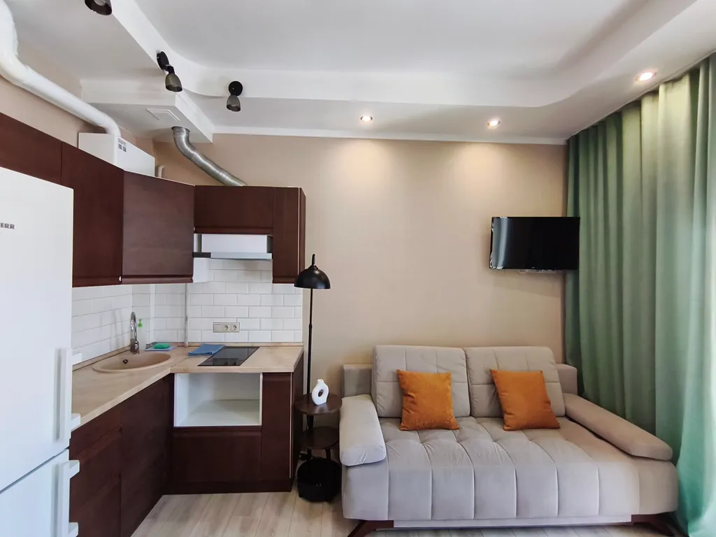 Стильная студия с балконом и  панорамным видом на горы