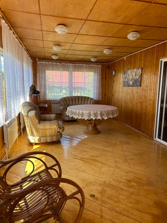 Уютный дом прямо на берегу реки