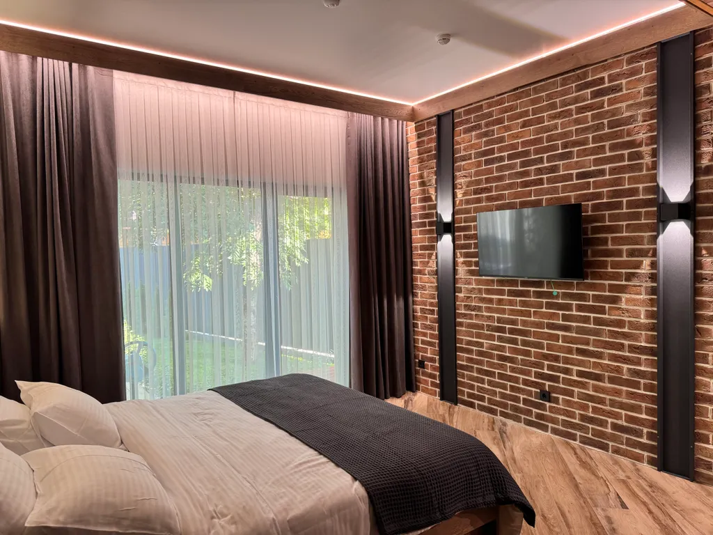 Вилла с бассейном и сауной вблизи леса