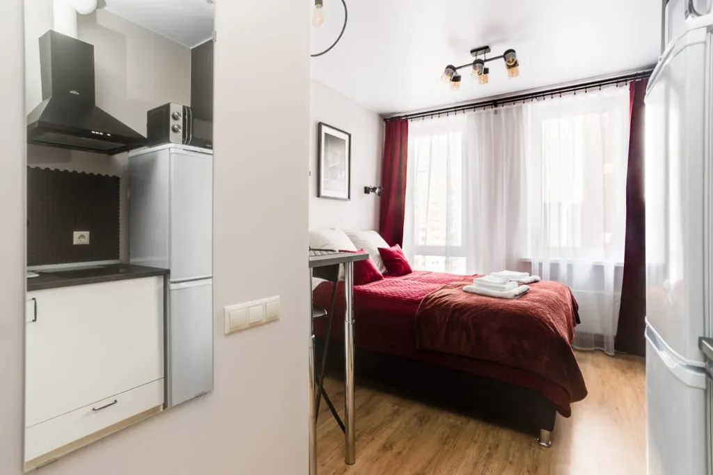 Студия в красном рядом с Мегой