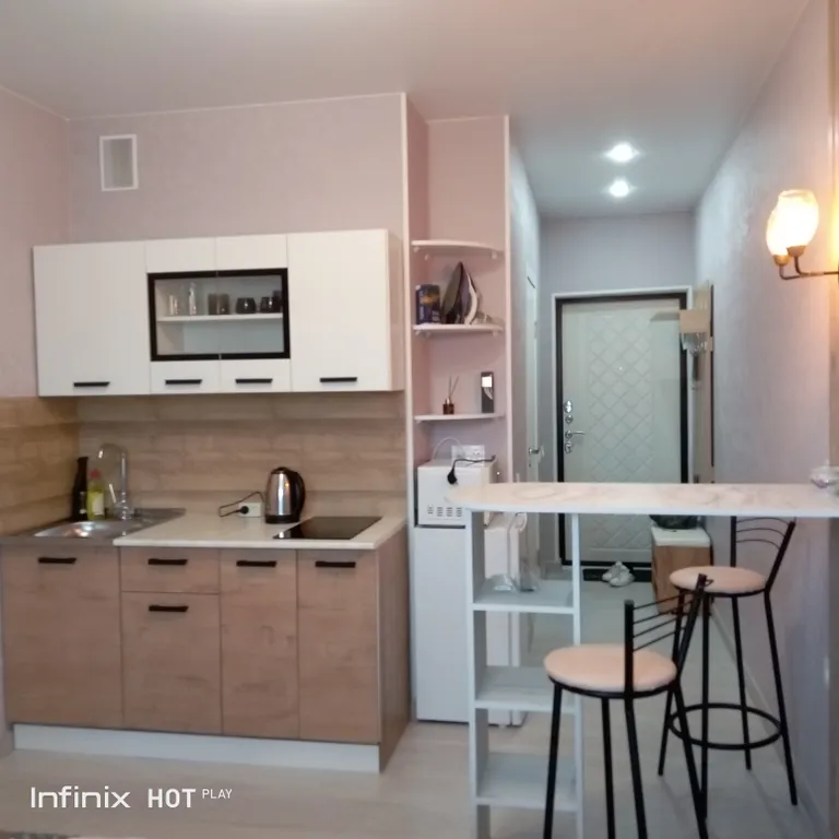 Студия с видом на горы и новороссийский порт