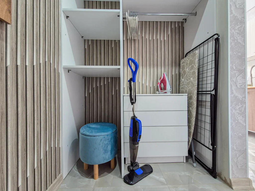 Просторная студия с балконом