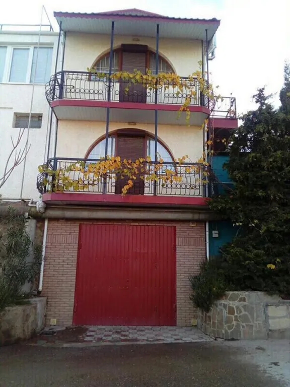 Дома посуточно в Партените
