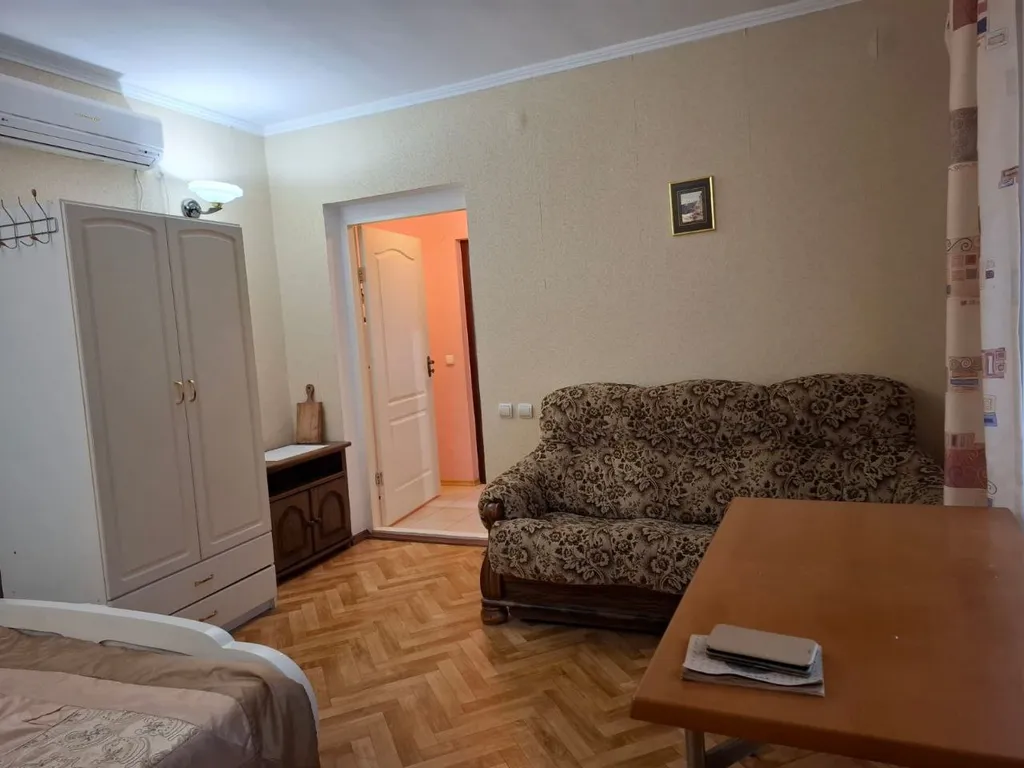 Номер у Воронцовского парка рядом с морем и с собственным двором