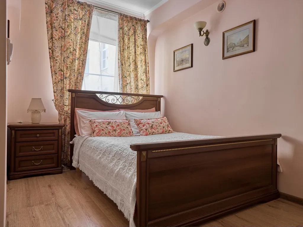 Апартаменты Кареты и Лошади с тремя спальнями рядом с Эрмитажем