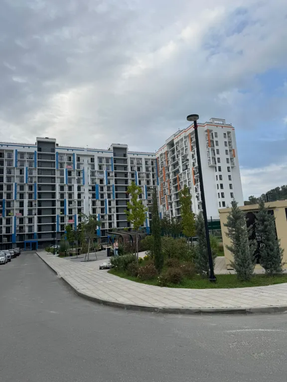 Уютная новая квартира с дизайнерским ремонтом с изолированной спальней