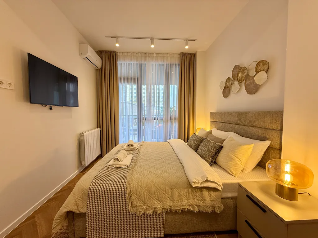 Persimmon, europe square - historic city center