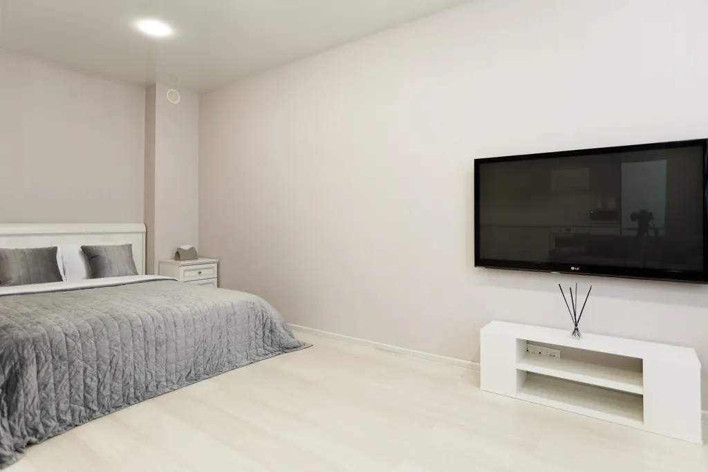 Квартира Просторная, светлая студия в центре города — аренда посуточно в Артём