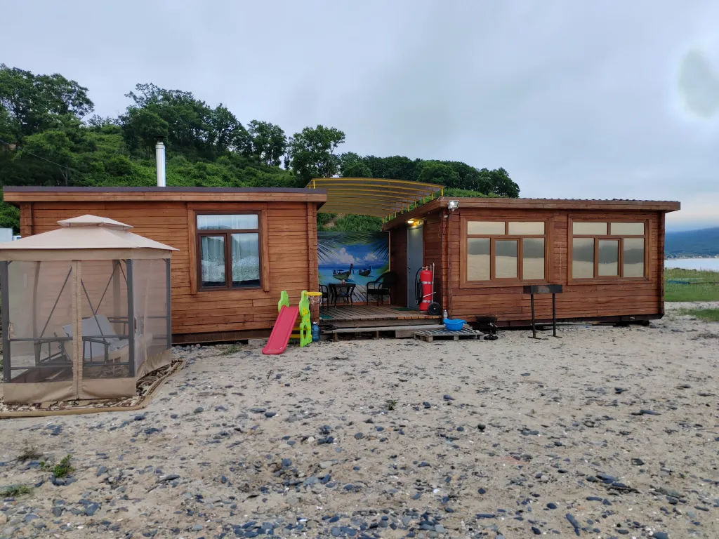 Комплекс с баней из бруса на берегу моря