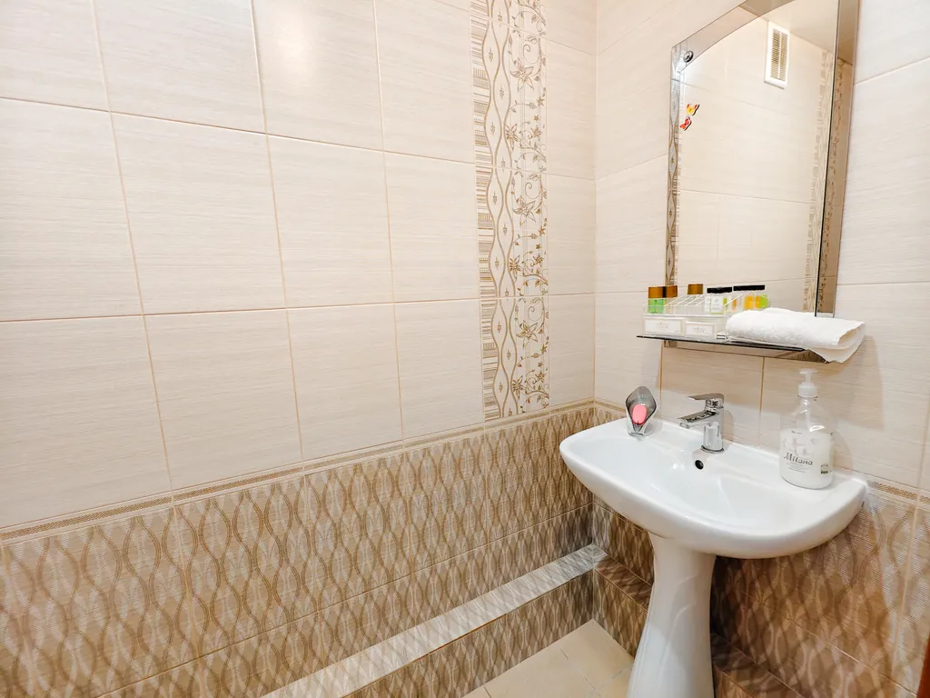 Двухкомнатная/2+1+1+1+1/ Уралмаш/ новостройка /большая кухня/лоджия