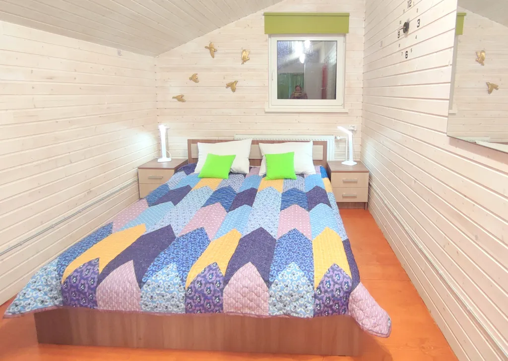 Просторный коттедж у озера с шикарным видом для большой компании