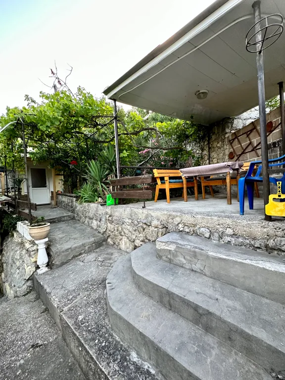 Уютный дом с видом на море и горы