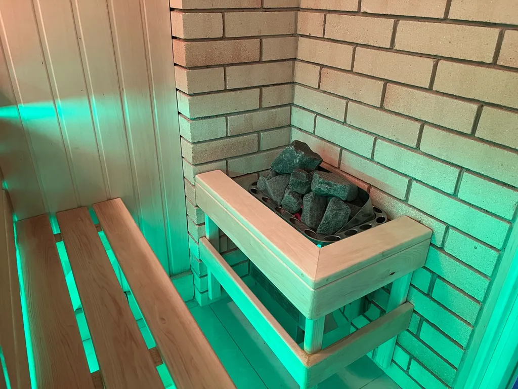 3-этажный уютный коттедж в тихом месте в пределах города