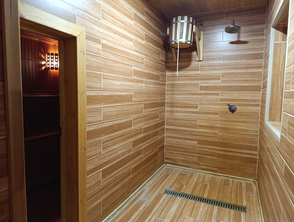 Уютный дом с баней рядом с заливом, карьером, голубыми озерами и сосновым лесом