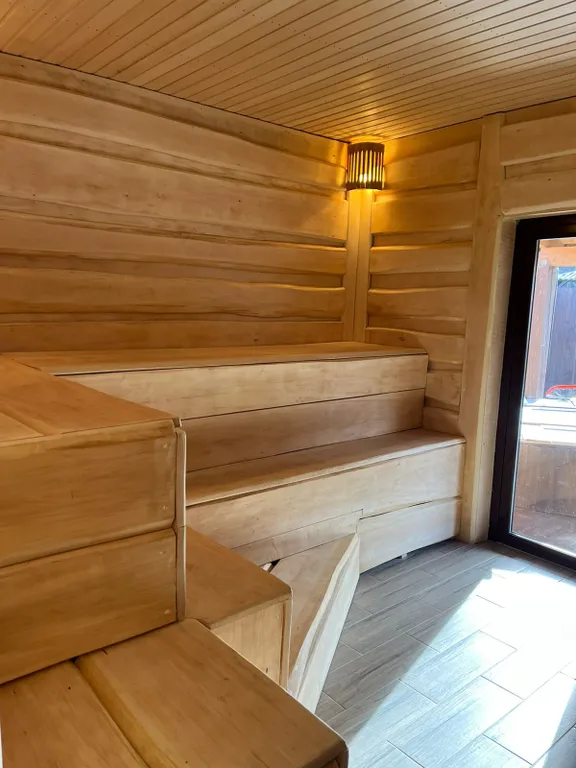 Коттедж в лесу у пруда