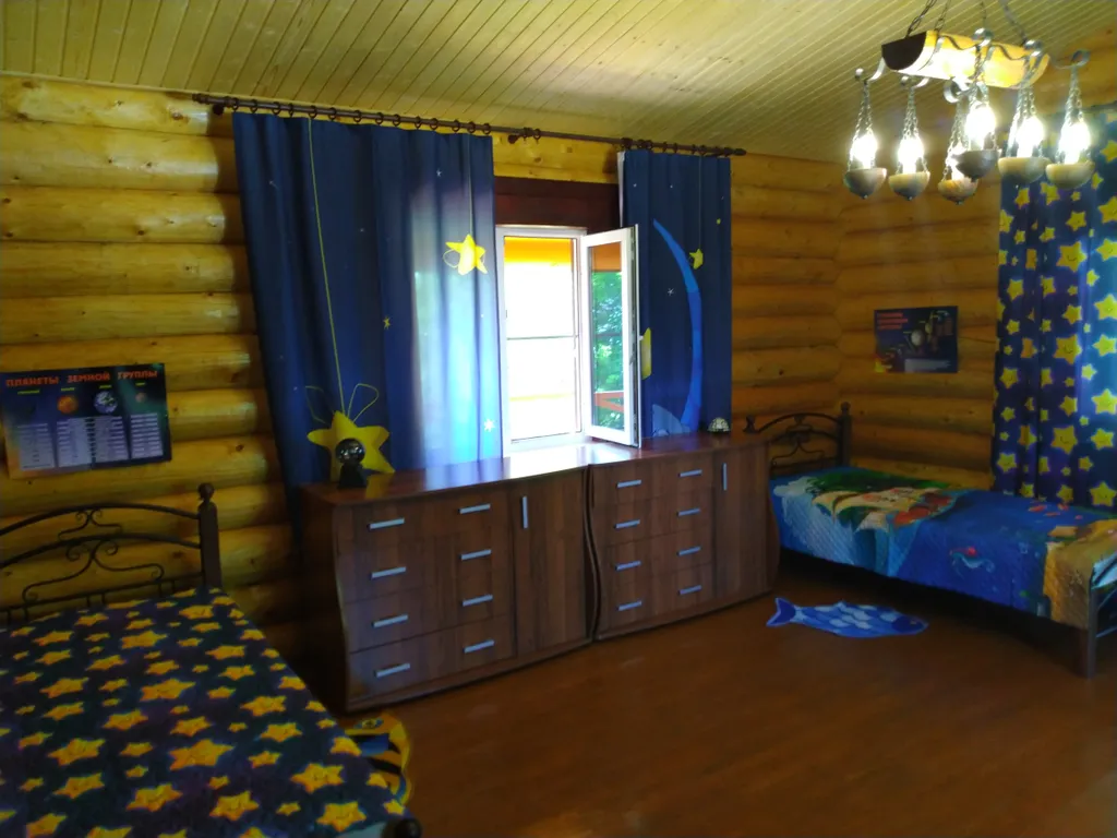 Бревенчатый дом 2 в лесу с бассейном