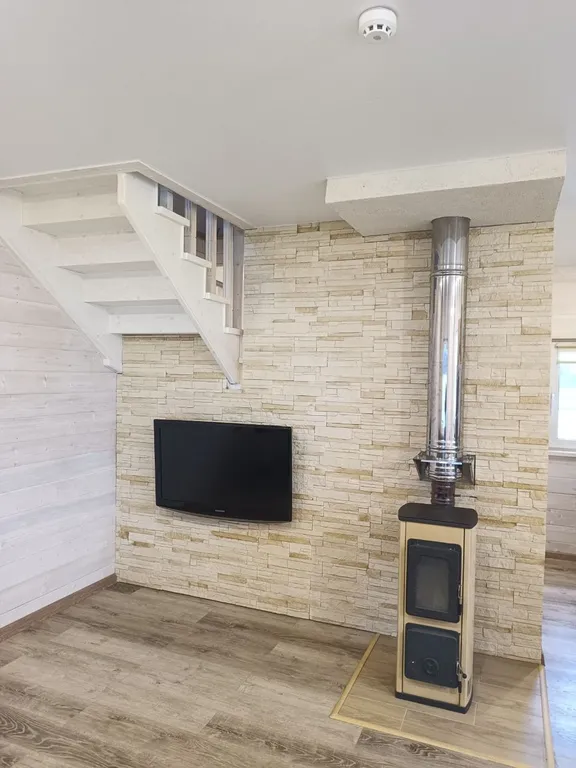 Уютный дом у леса