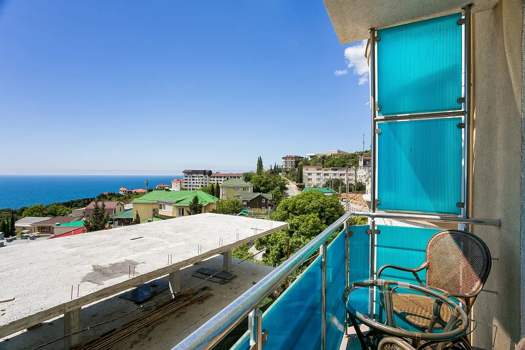 Уютная дизайнерская студия с панорамным видом на море в Мисхоре