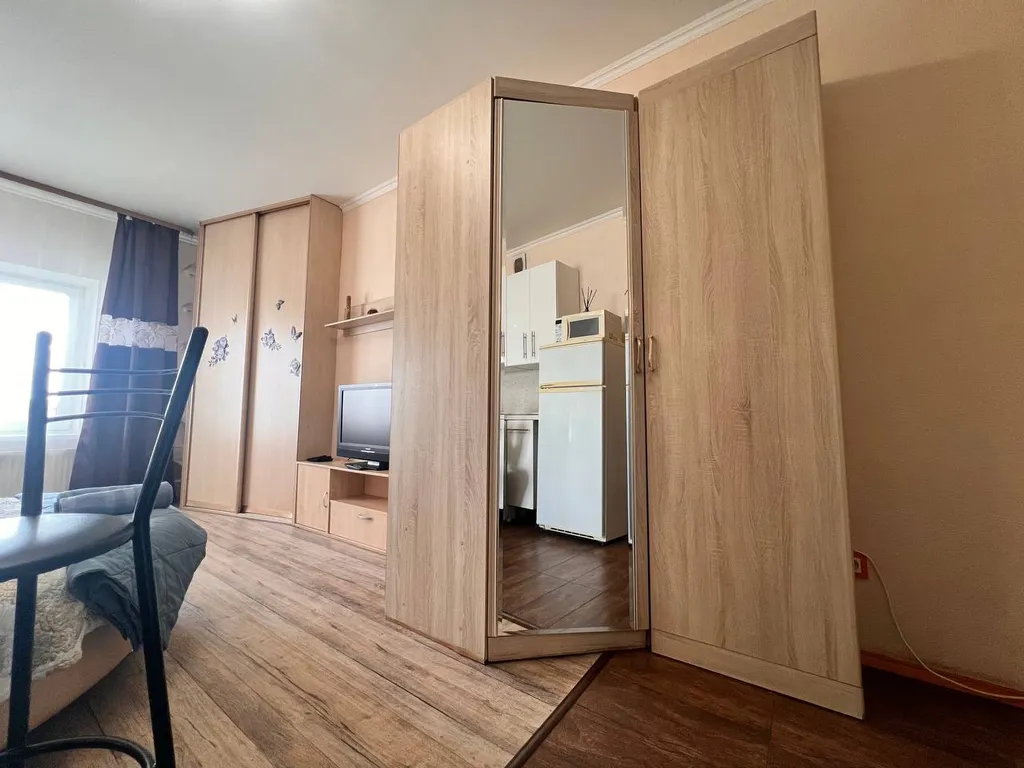 Квартира Уютная светлая студия, центр, ТЦ Вояж, парковка, кафе, аквапарк источник — Тюмень