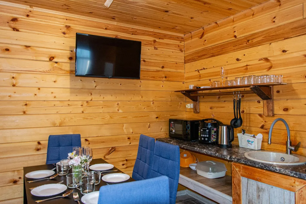 Деревянный экодом в идеально чистом месте