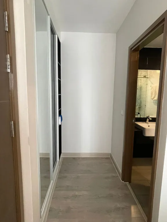 Апартамент для отдыха с детьми в тихом месте на берегу моря