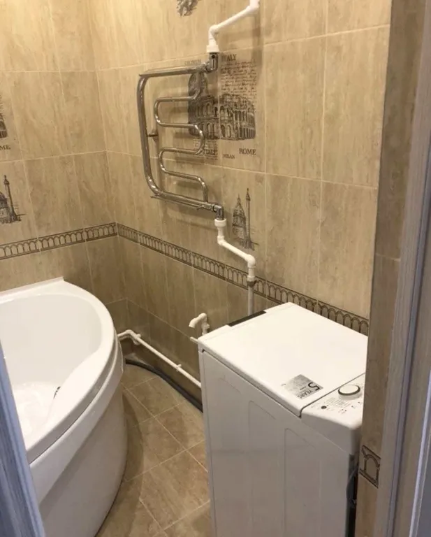 Уютная двухкомнатная квартира на Площади Строителей