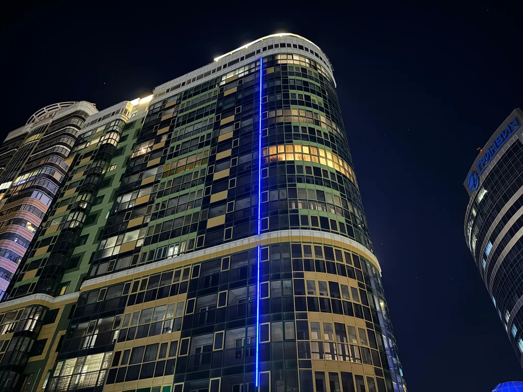 Масштабная двухкомнатная с кроватью super king-size в ЖК Дождь