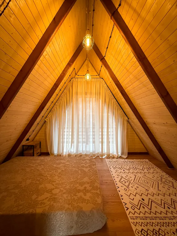 Уютные домики a-frame в горах