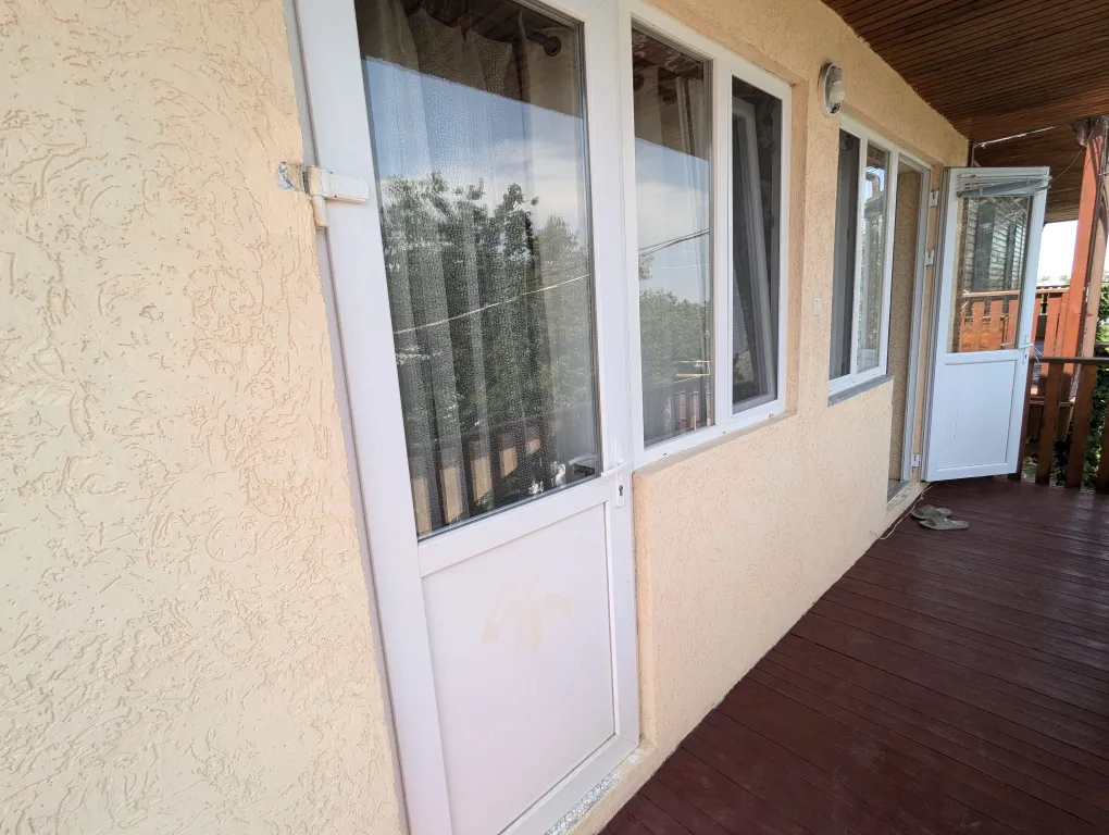 Дом двухэтажный в центре