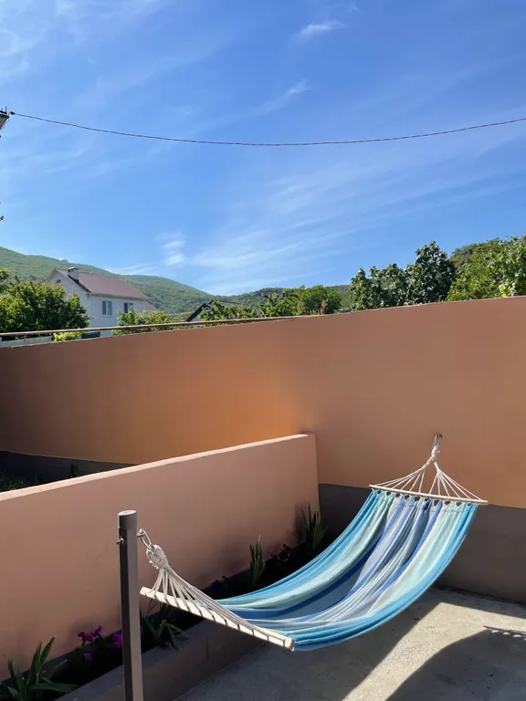 Двухкомнатный дом в Мысхако у моря, дворик, мангал, гамак, парковка