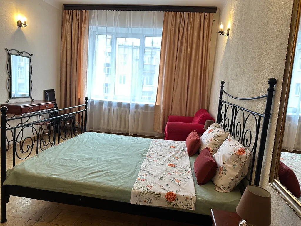 Квартира Двухкомнатная квартира с двумя балконами вшаговой доступности от метро — Москва