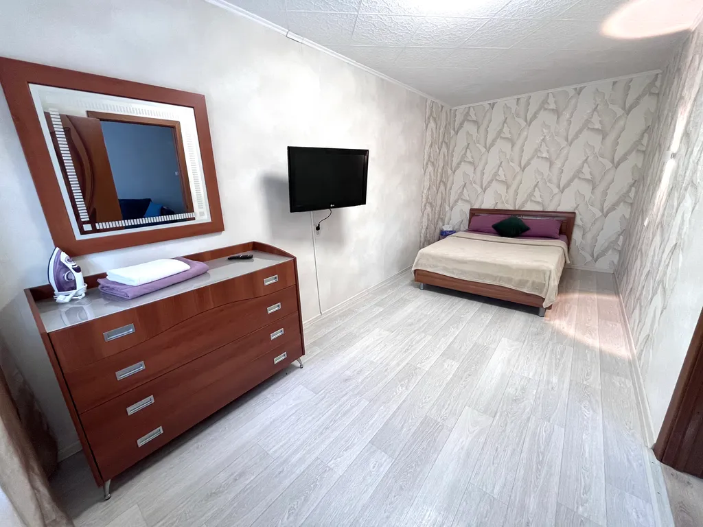 Двухкомнатная квартира около городских прудов