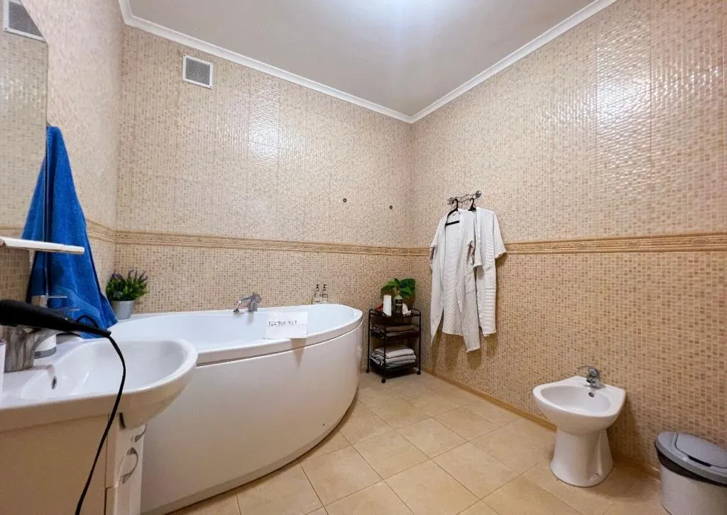 Дом с бассейном