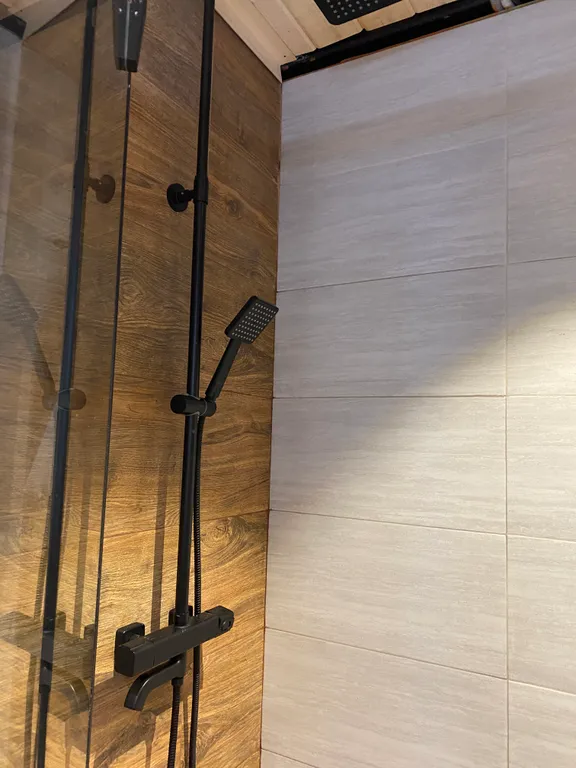 Треугольный дом A-фрейм с панорамными окнами Космос