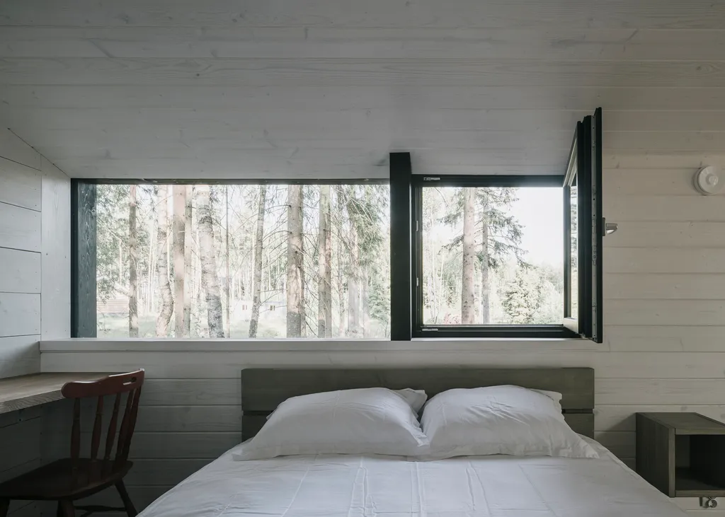 Загородный дом с террасой, баней и видом на лес