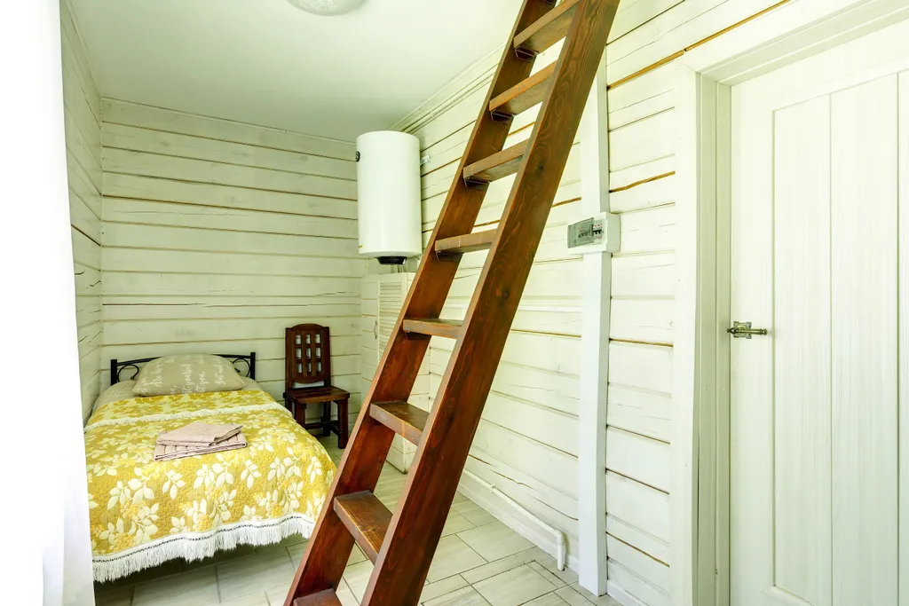 Дом с баней на лесной опушке