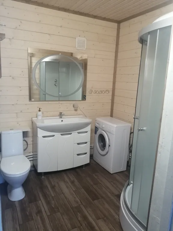 Уютный дом на берегу озера с баней на дровах