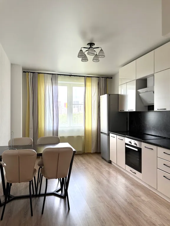 Комфортная квартира с детской кроваткой