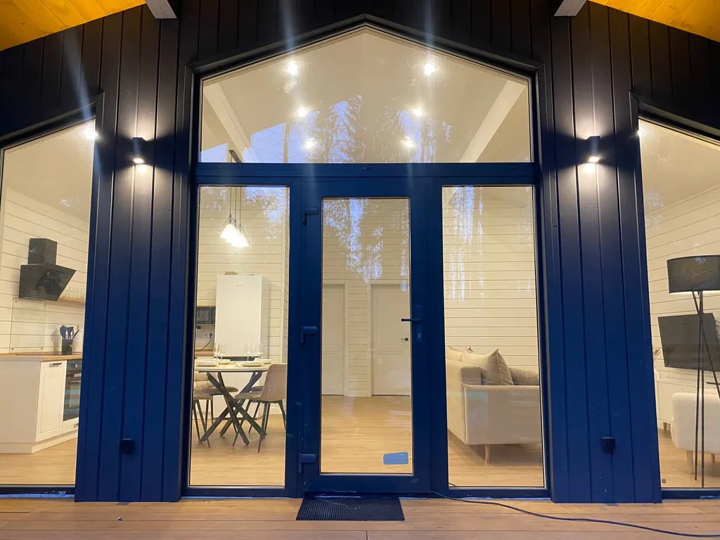 Современный дом с панорамными окнами