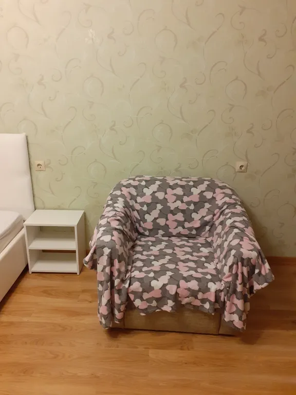 Апартамент с видом на бульвар, храм