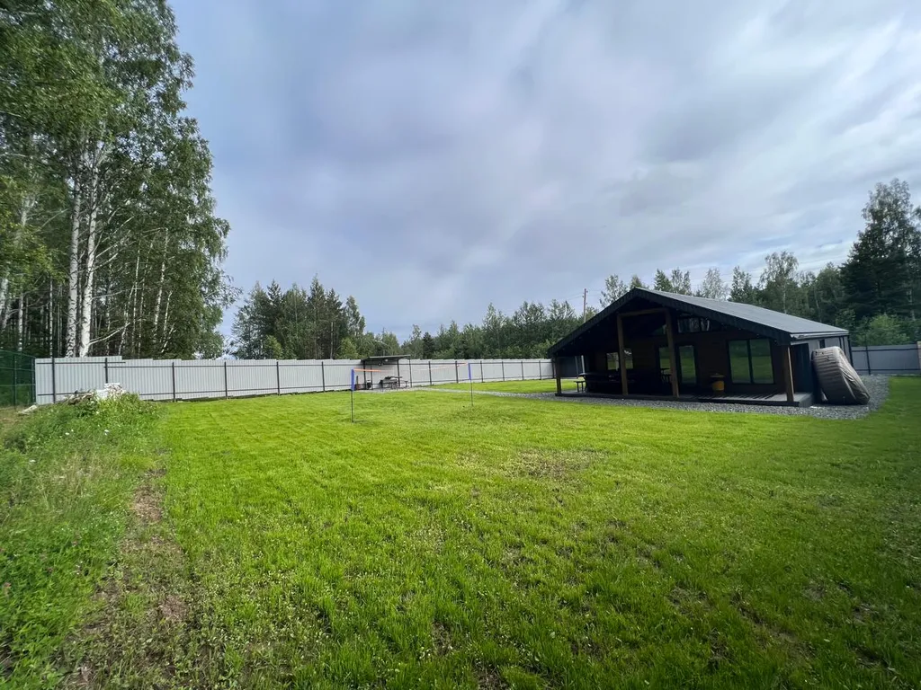 Уютный дом на краю леса