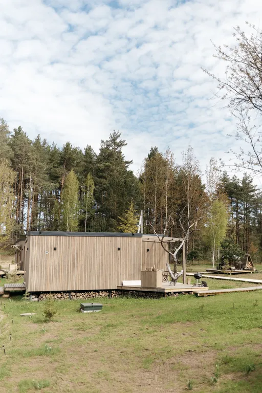 Уютный дом Японская куница с панорамными окнами с видом на лес