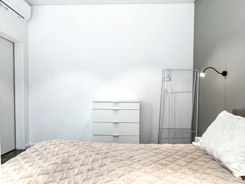 Новый современный дом с теплым бассейном и сауной