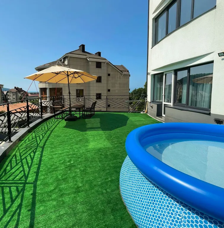 Апартаменты с террасой 60 м2 собственным бассейном, 3 минуты до пляжа